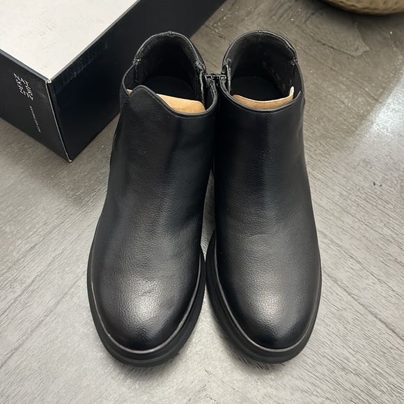 Naturalizer Women's, Genn-Swerve Bootie - Picture 4 of 9